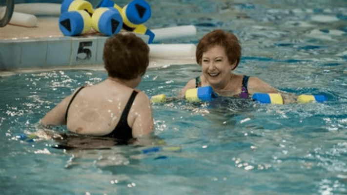 Piscina este recomandata tuturor si intotdeauna